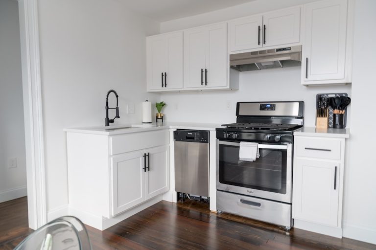 The Art of Choosing Kitchen Appliances: Balancing Luxury and Budget